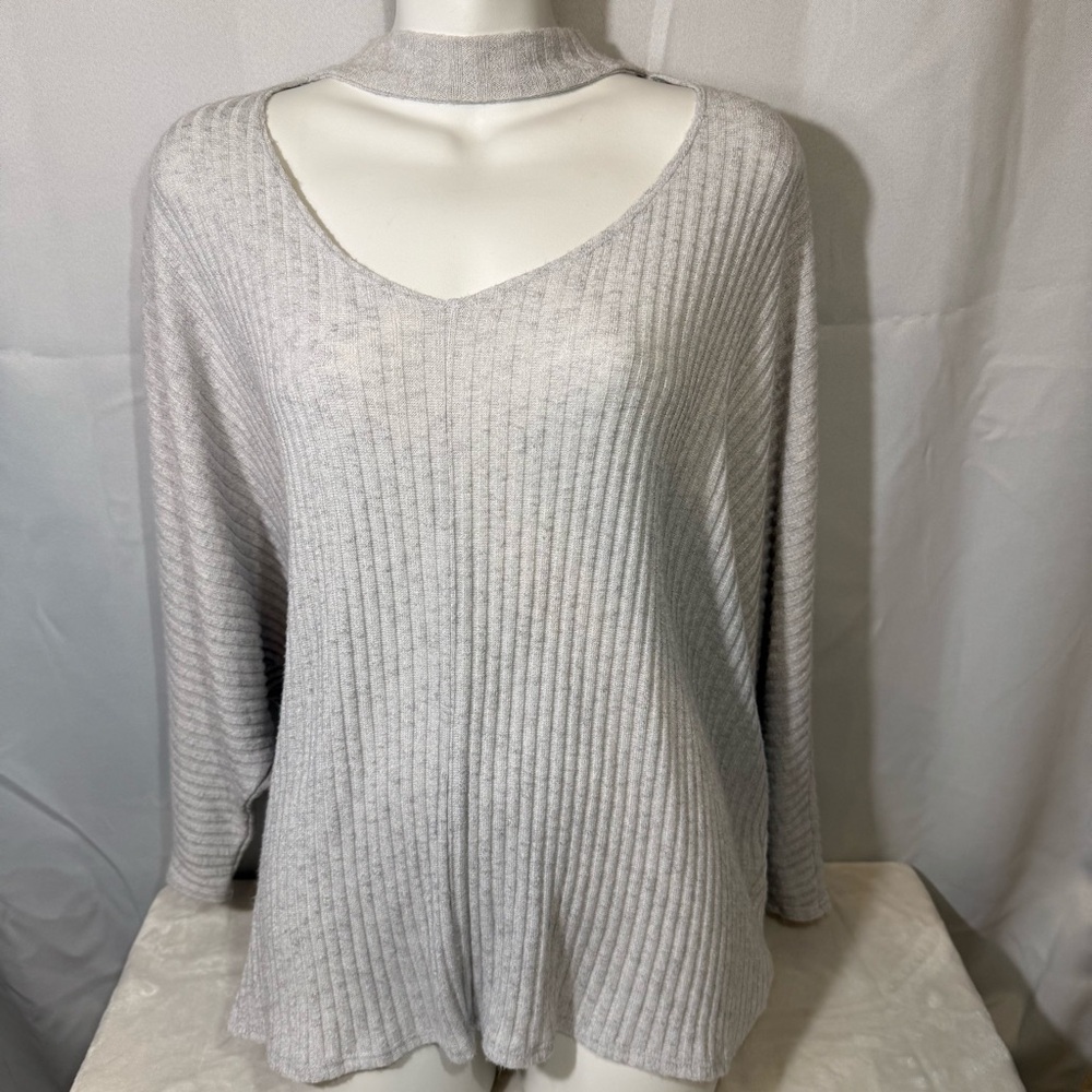 Urban Outfitters Gray Ribbed Cut Out Choker Neck Sweater XS Soft Girl‎